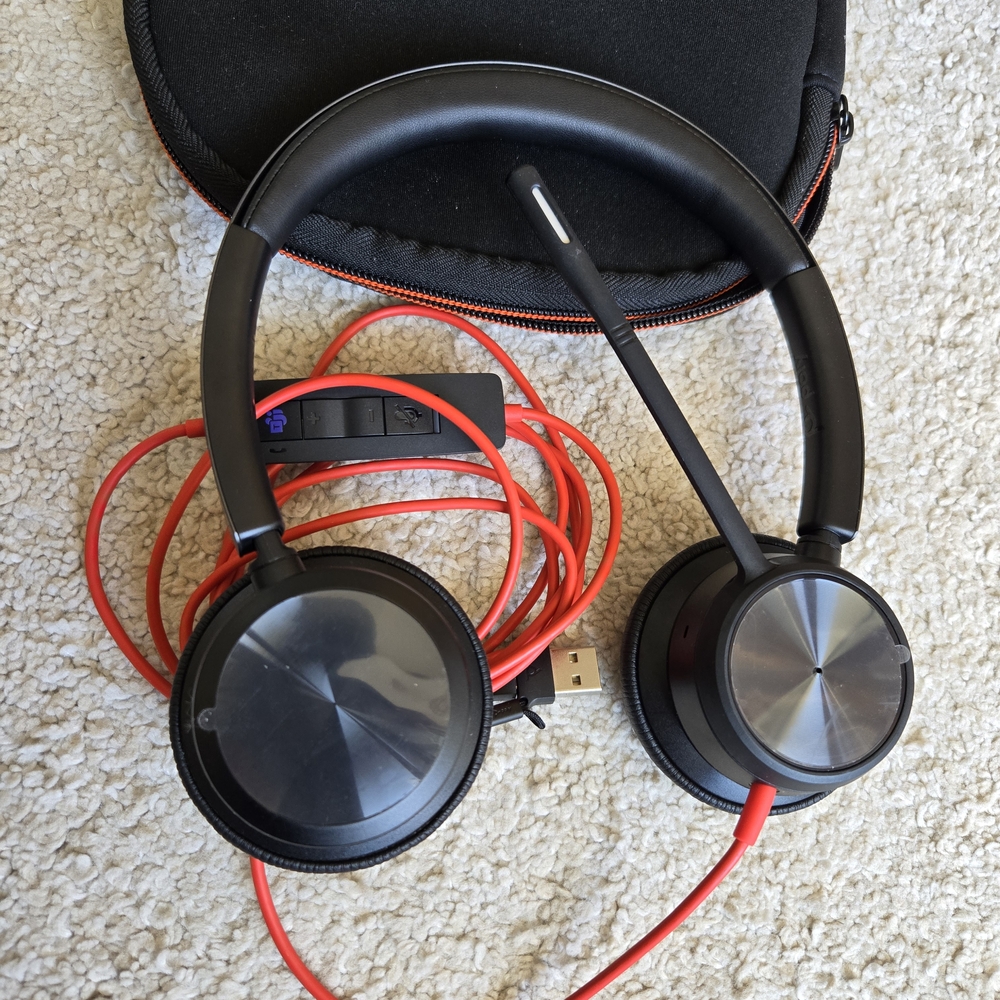 Poly Blackwire 8225 - with plastics